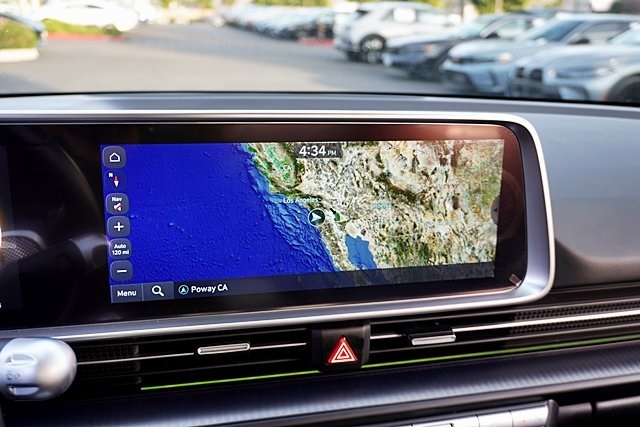 Used 2023 Gold Hyundai SEL image 24