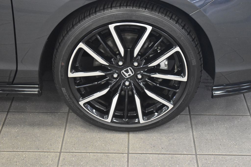 2023 Honda Accord Touring photo 11