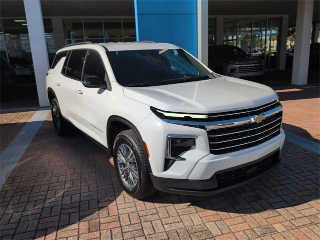 2026 Chevrolet Traverse photo 2