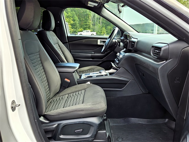2020 Ford Explorer XLT photo 16
