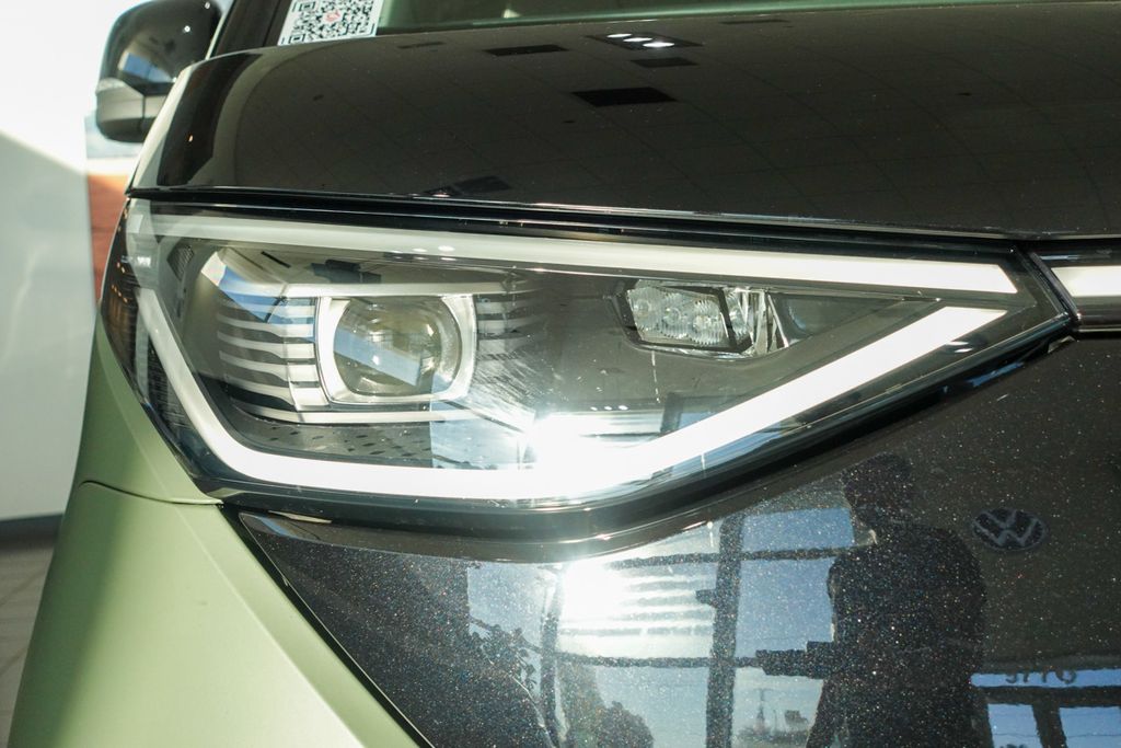 2025 Volkswagen ID. Buzz Pro Plus photo 9