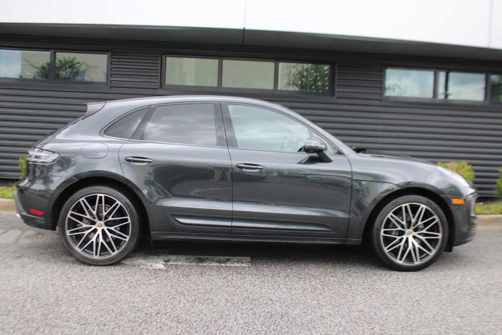 2025 Porsche Macan Base photo 8