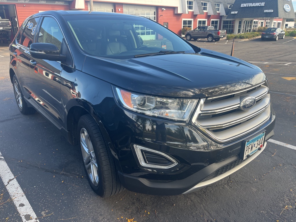 2015 Ford Edge Titanium photo 2