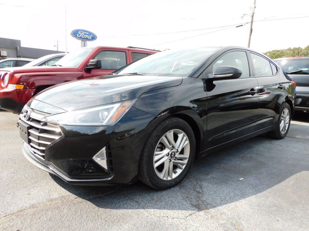 2019 Hyundai Elantra SEL's photo