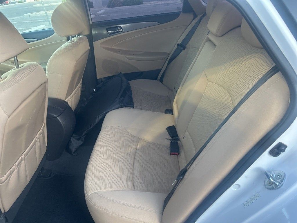 2015 Hyundai Sonata Hybrid Base photo 9