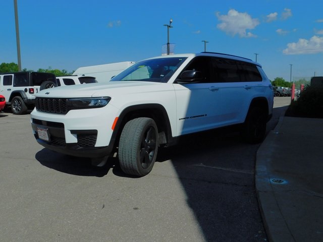 2023 Jeep Grand Cherokee Altitude photo 3