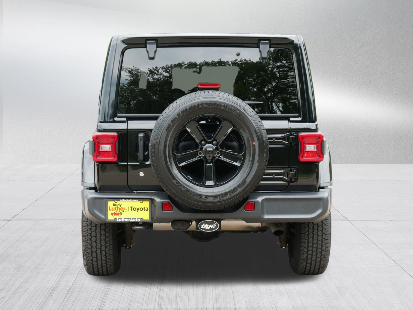 2020 Jeep Wrangler Unlimited Sahara Altitude photo 6