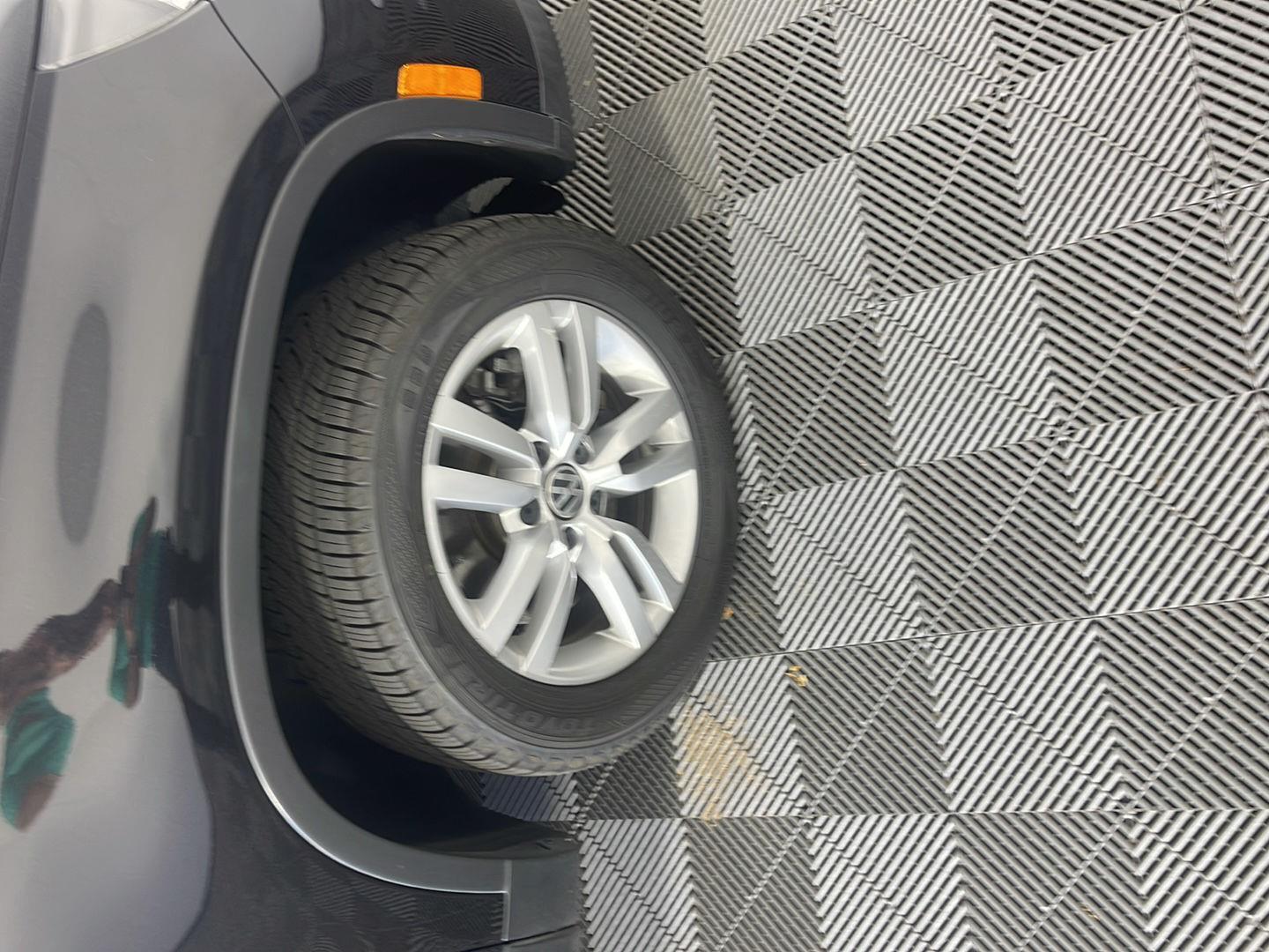 2016 Volkswagen Tiguan S photo 13