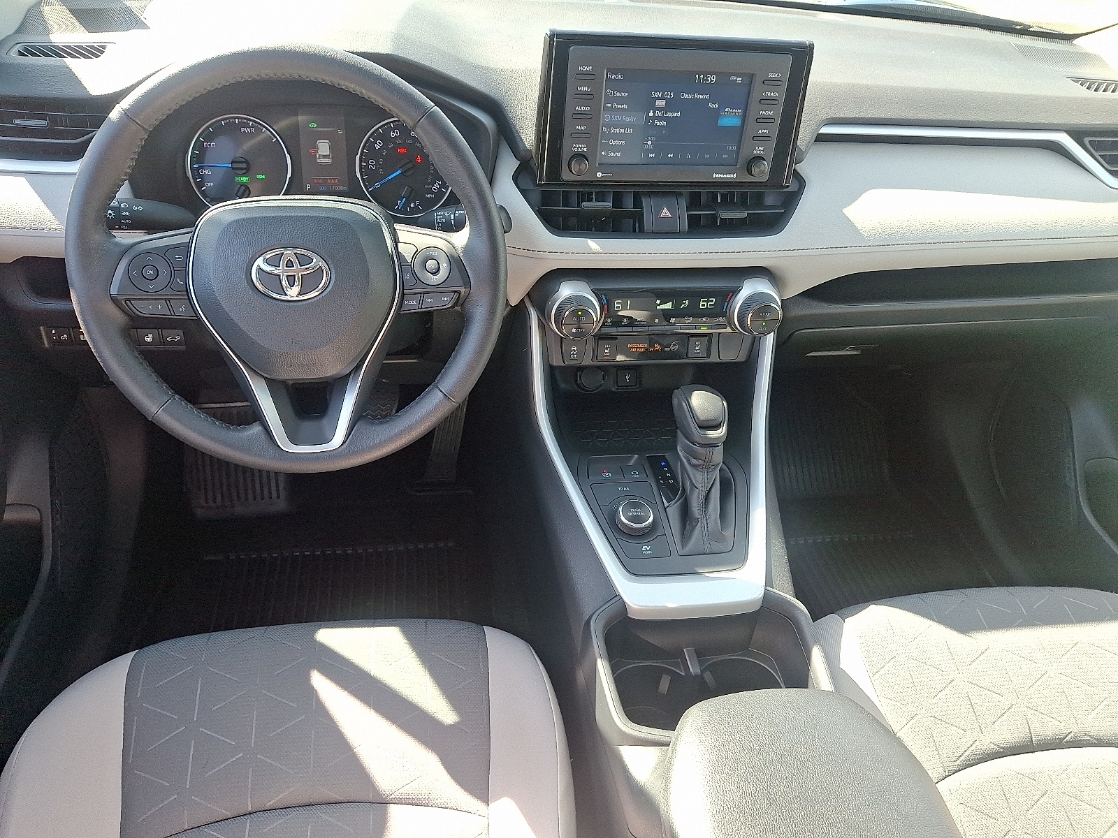2022 Toyota RAV4 Hybrid XLE photo 8