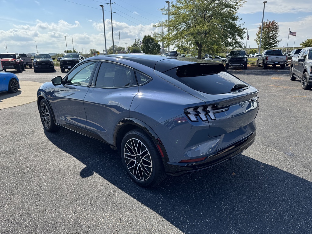 2024 Ford Mustang Mach-E Premium photo 3