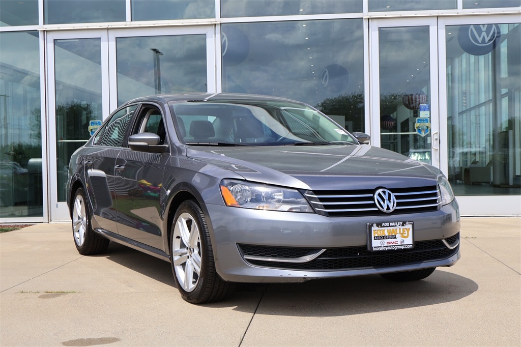 Used 2014 Volkswagen Passat SE with VIN 1VWBS7A30EC119514 for sale in Crystal Lake, IL