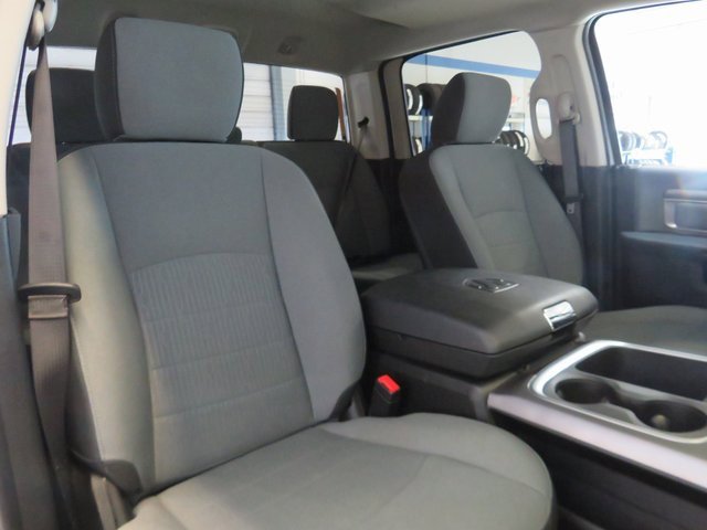 2023 Ram 1500 Classic SLT photo 4