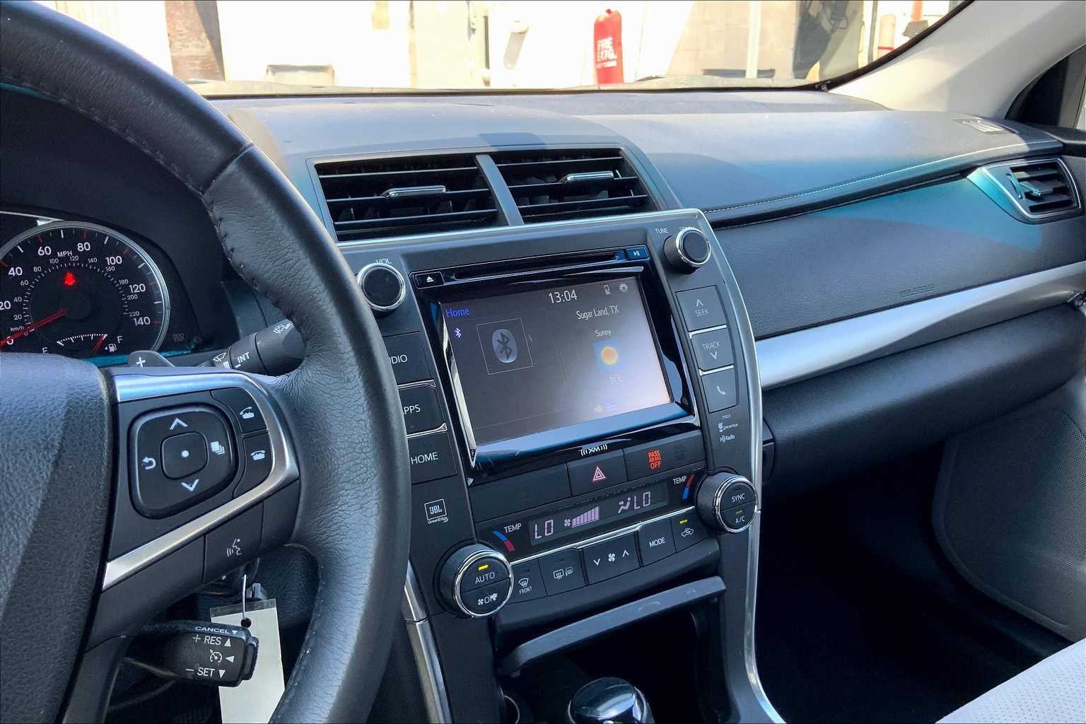 2017 Toyota Camry XSE photo 6