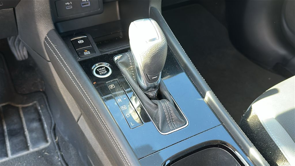 2022 Nissan Kicks SR photo 18