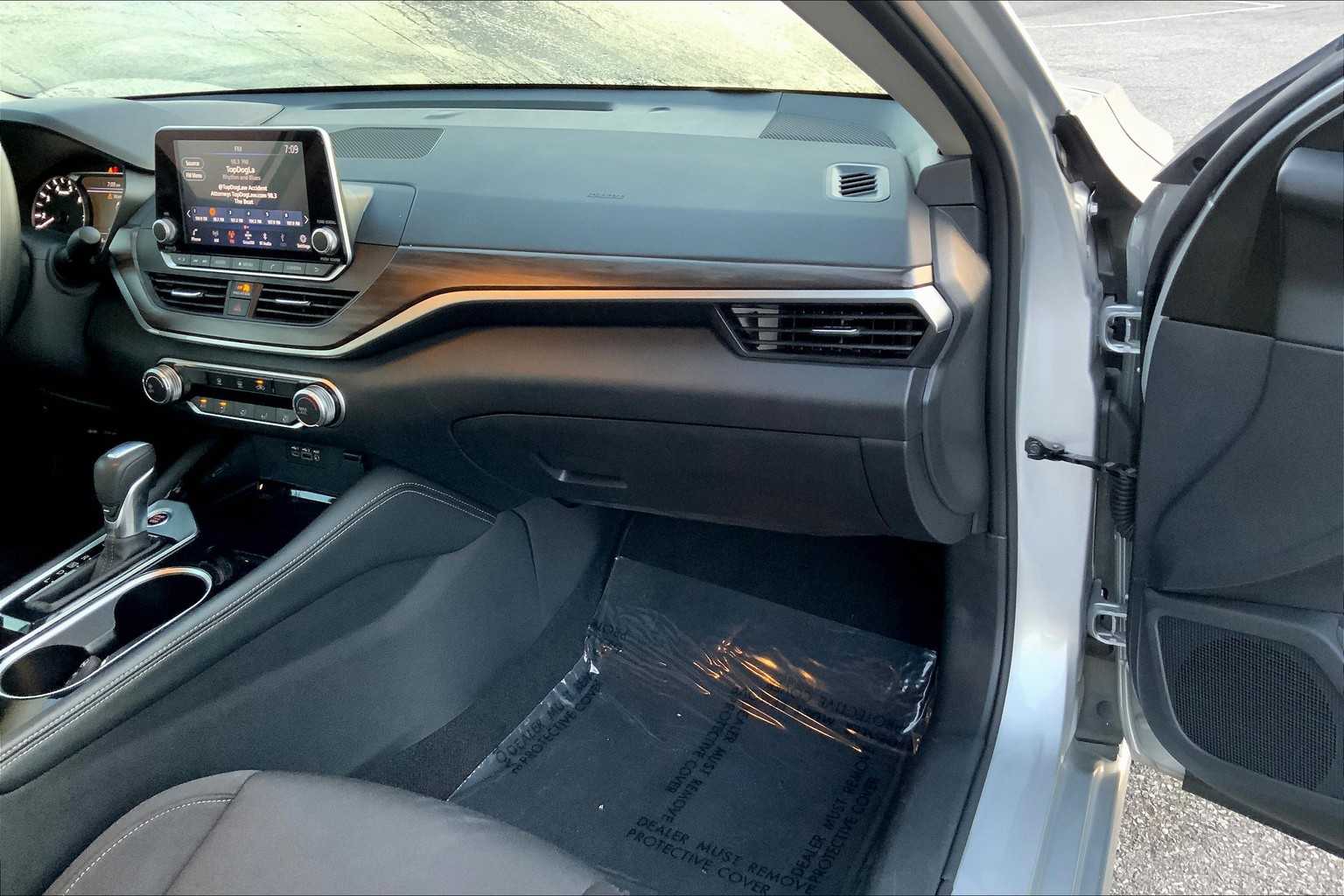 2023 Nissan Altima 2.5 SV photo 17