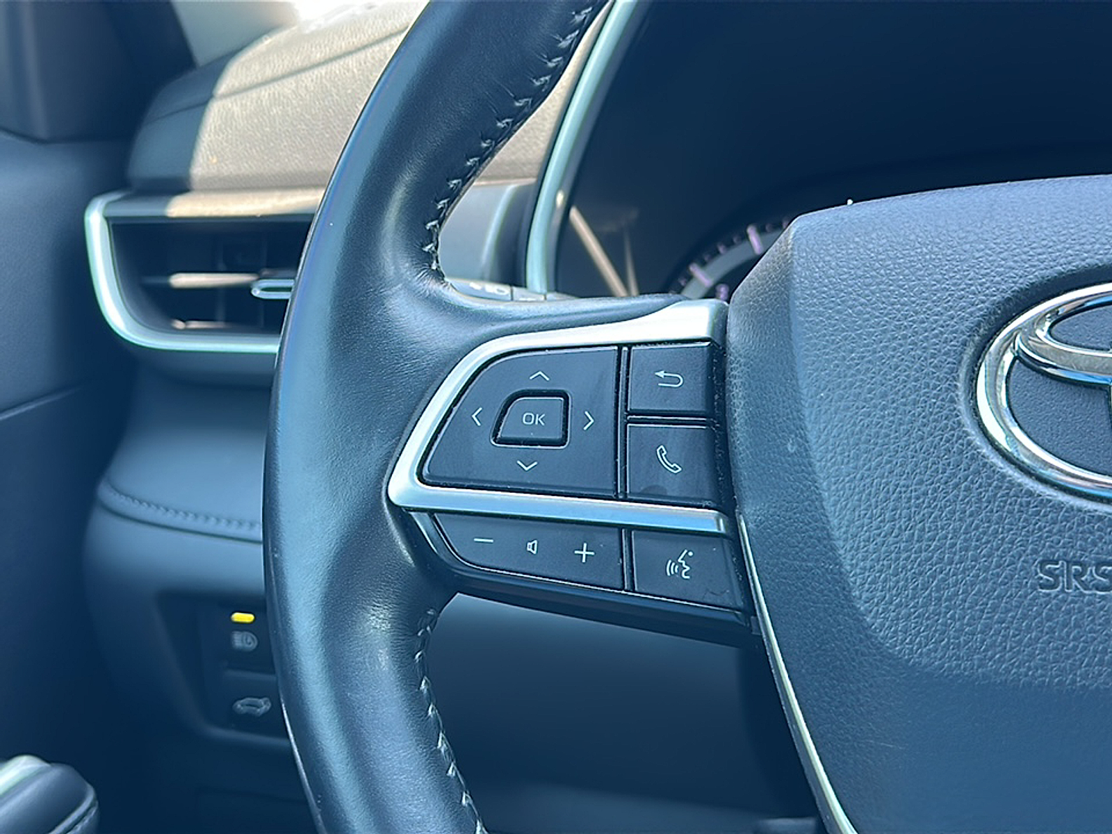 2022 Toyota Highlander XLE photo 12