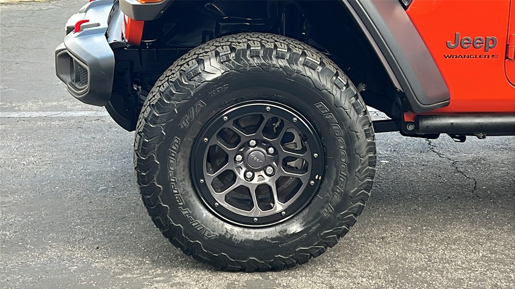 2023 Jeep Wrangler Rubicon photo 2