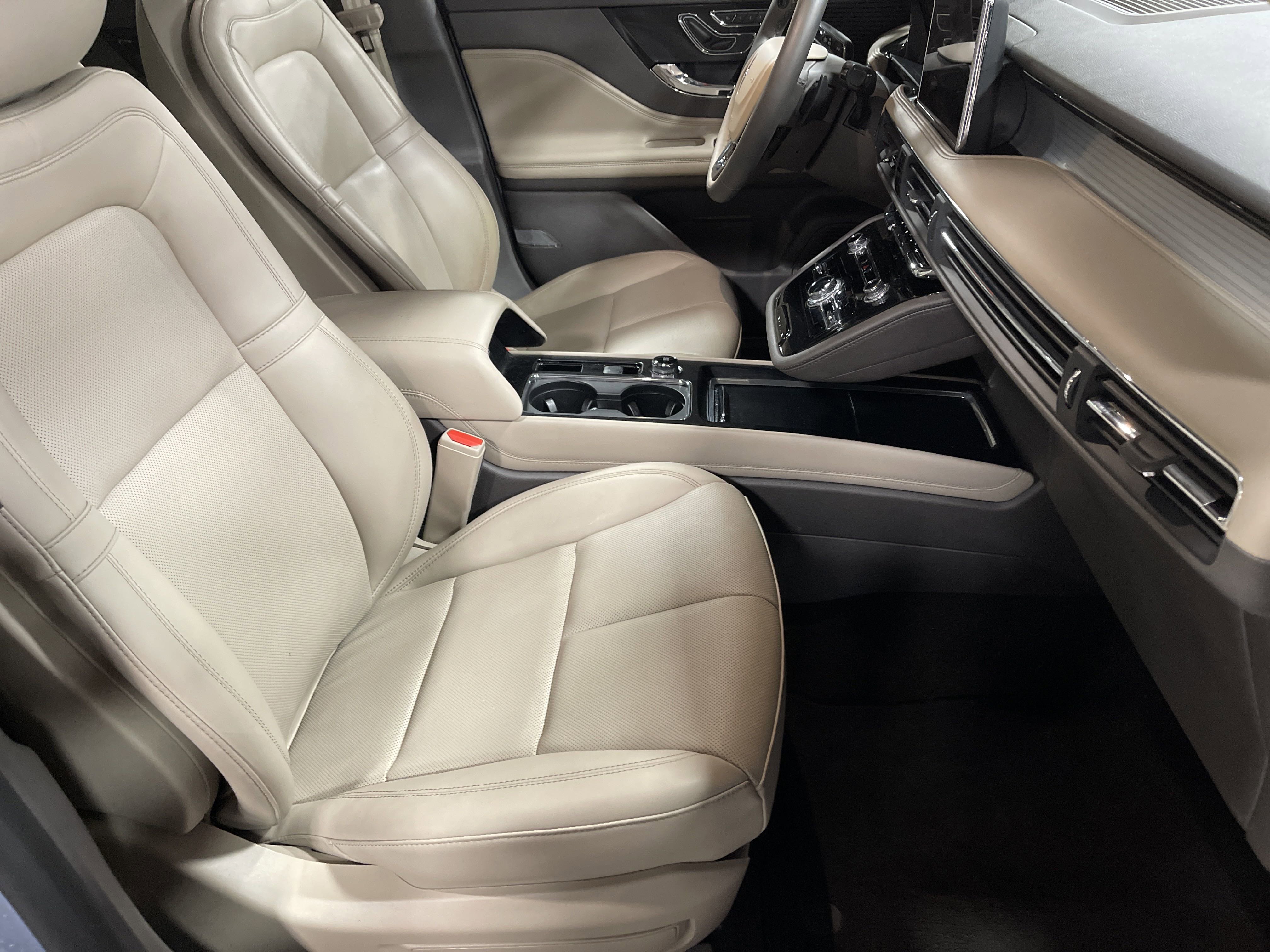 2022 Lincoln Corsair Standard photo 4