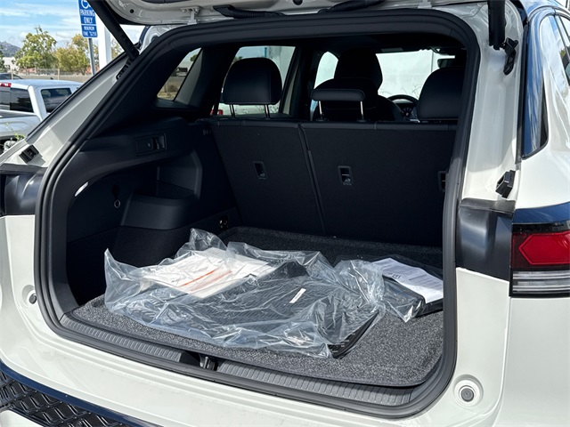 2025 Volkswagen Tiguan SE R-Line Black photo 11