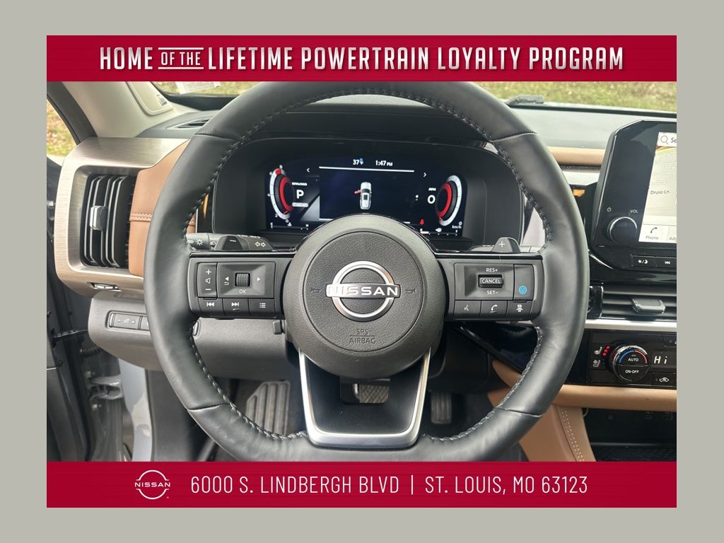 2024 Nissan Pathfinder Platinum's photo