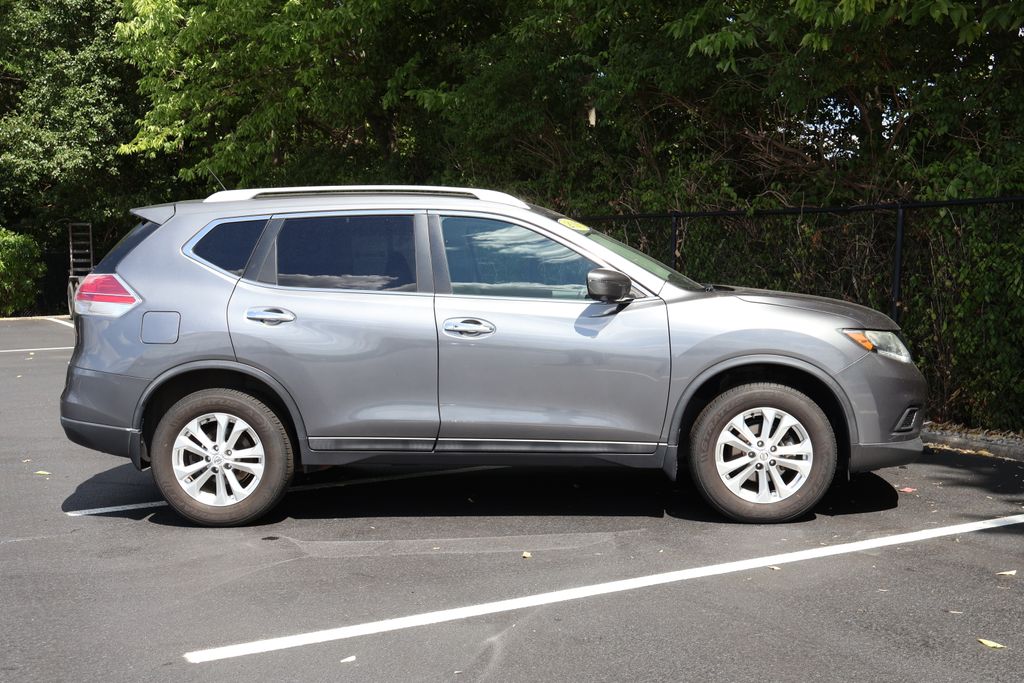 2016 Nissan Rogue SV photo 8