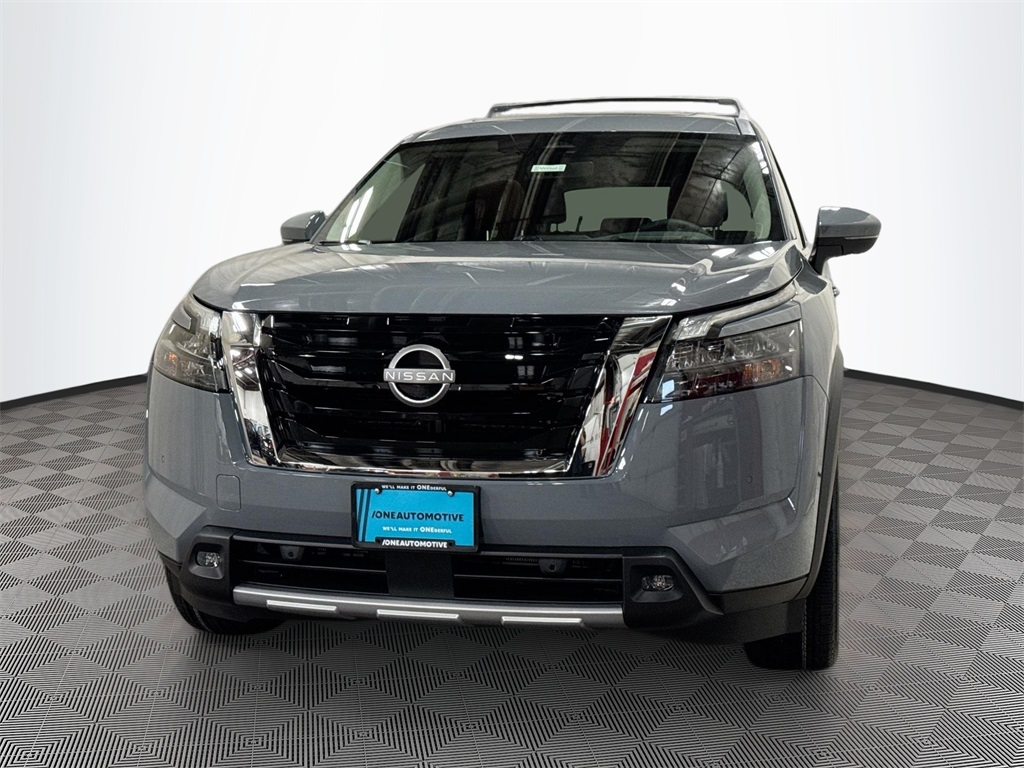 2025 Nissan Pathfinder Platinum's photo
