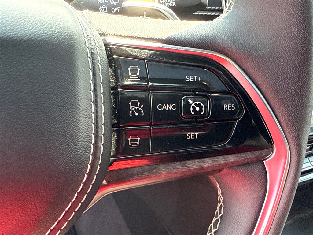 2023 Jeep Grand Cherokee Overland photo 23