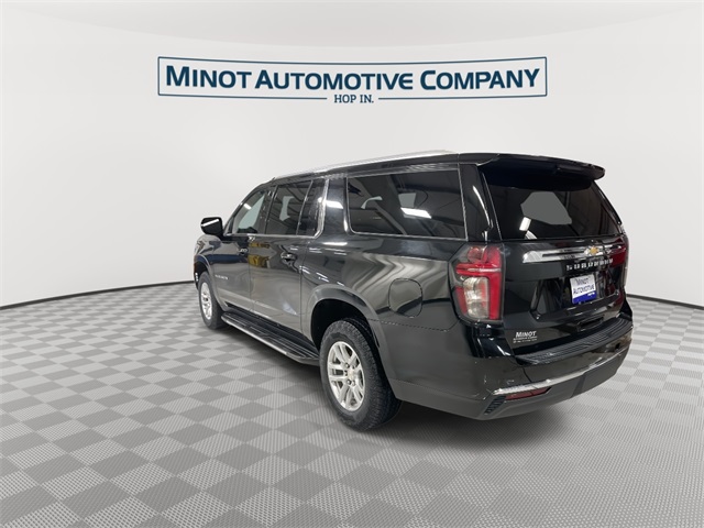 2023 Chevrolet Suburban LT photo 3