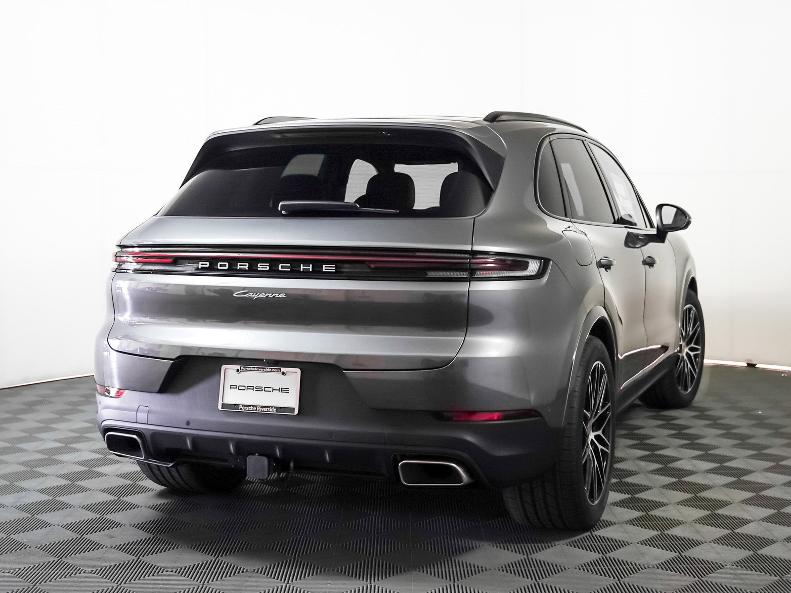 2025 Porsche Cayenne photo 10
