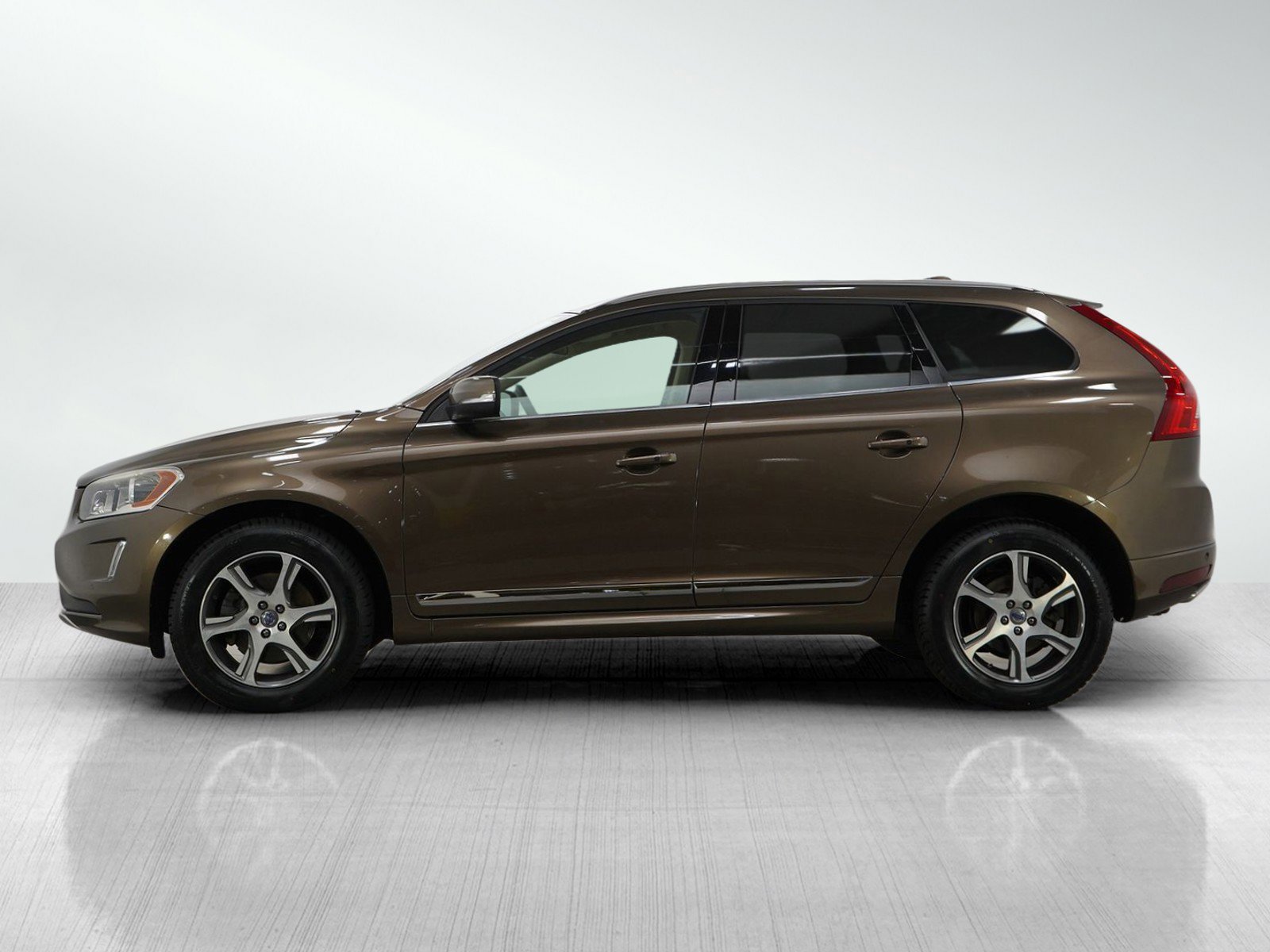 Used 2015 Volvo XC60 T6 Platinum with VIN YV4902RD7F2582925 for sale in South Saint Paul, Minnesota