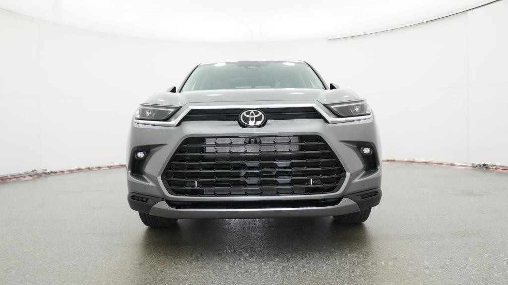 2026 Toyota Grand Highlander Platinum AWD photo 3