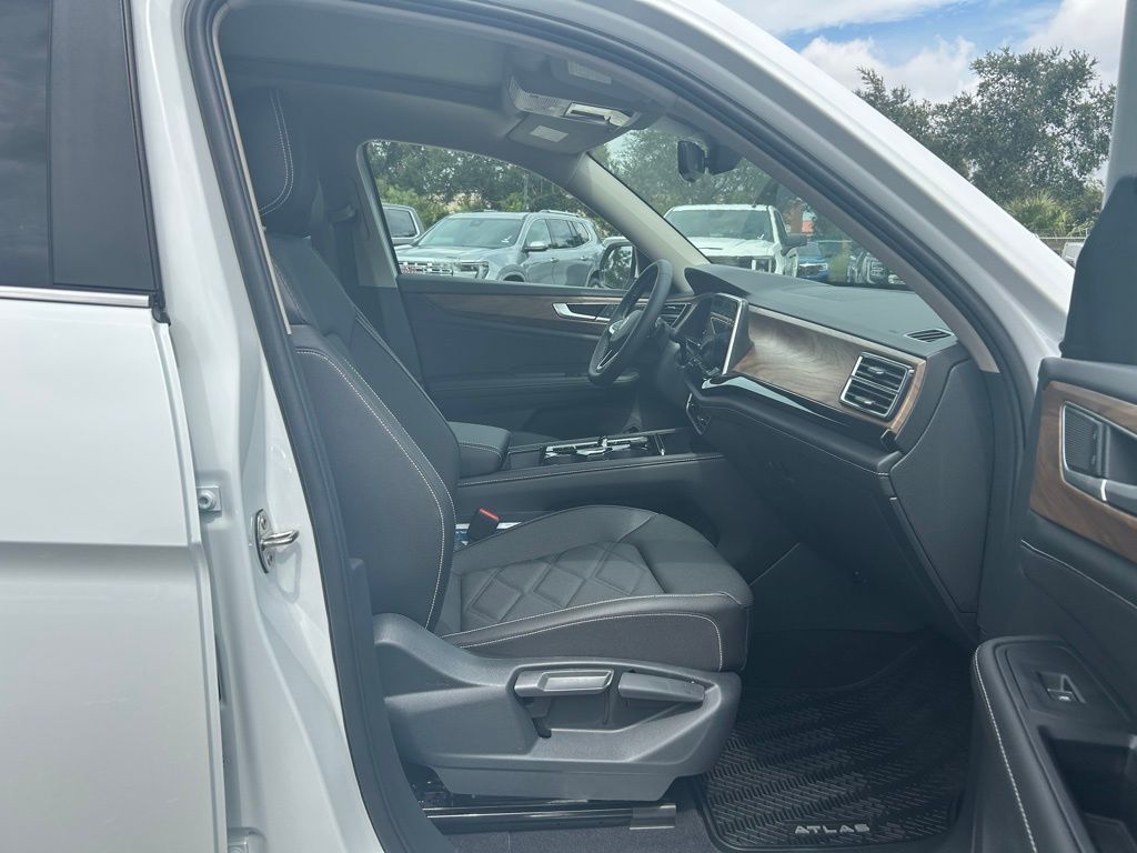 2026 Volkswagen Atlas SE Technology photo 25