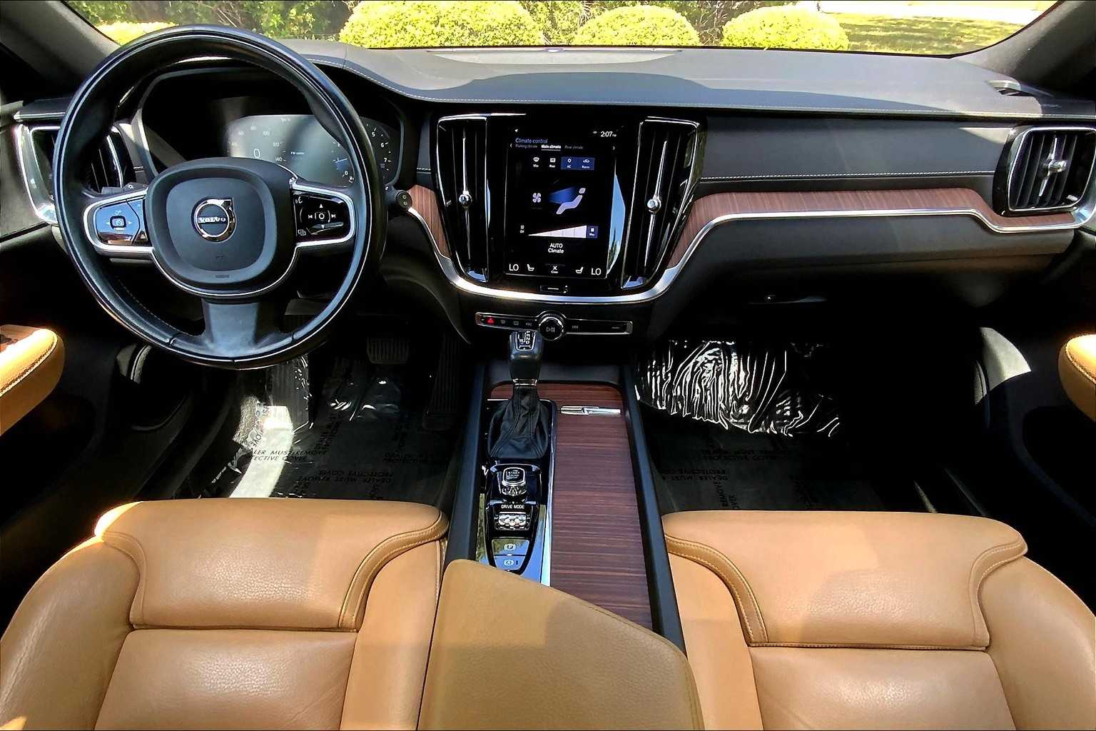 2020 Volvo V60 Cross Country photo 8