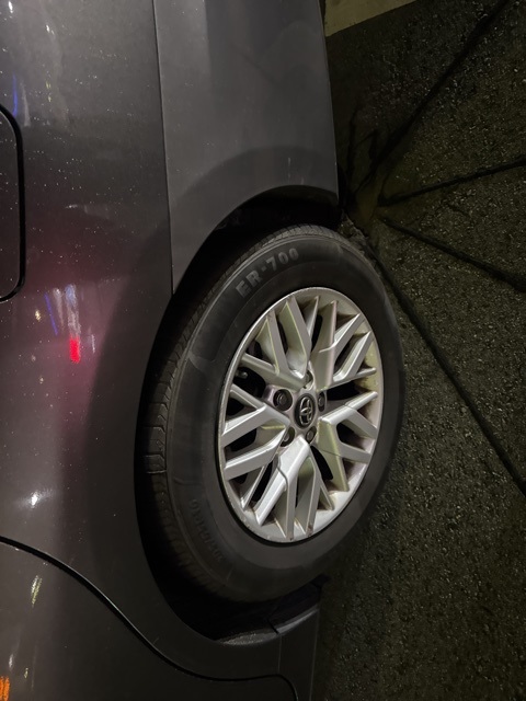 2016 Toyota Camry LE photo 2