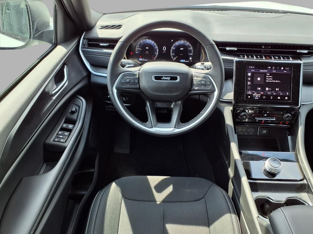 2025 Jeep Grand Cherokee Laredo X photo 4