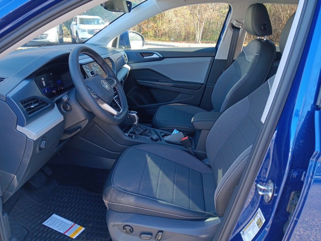 2024 Volkswagen Taos SE photo 8