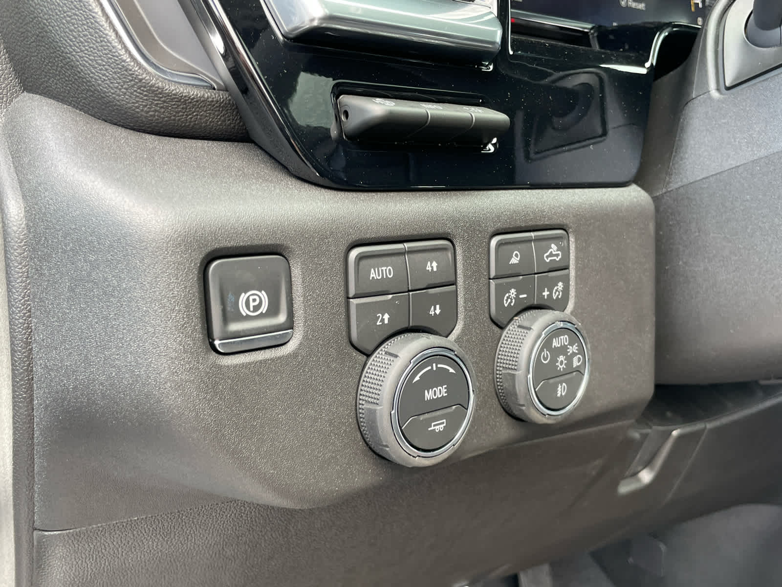 2026 Chevrolet Silverado 3500HD High Country photo 26