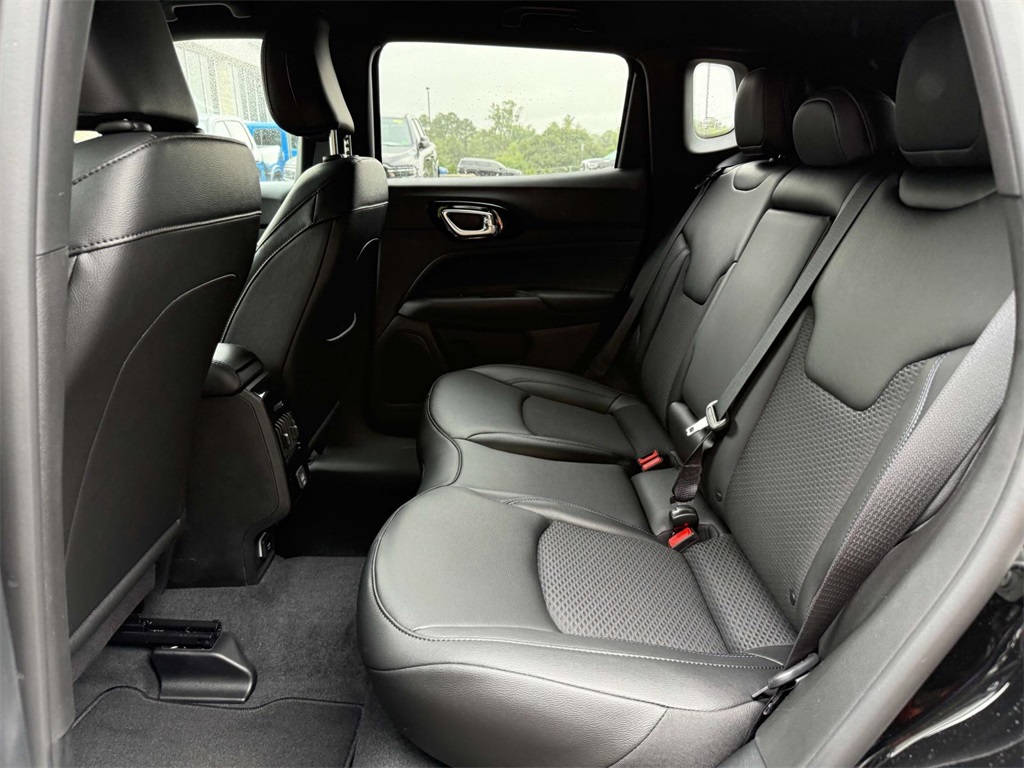 2025 Jeep Compass Latitude photo 13