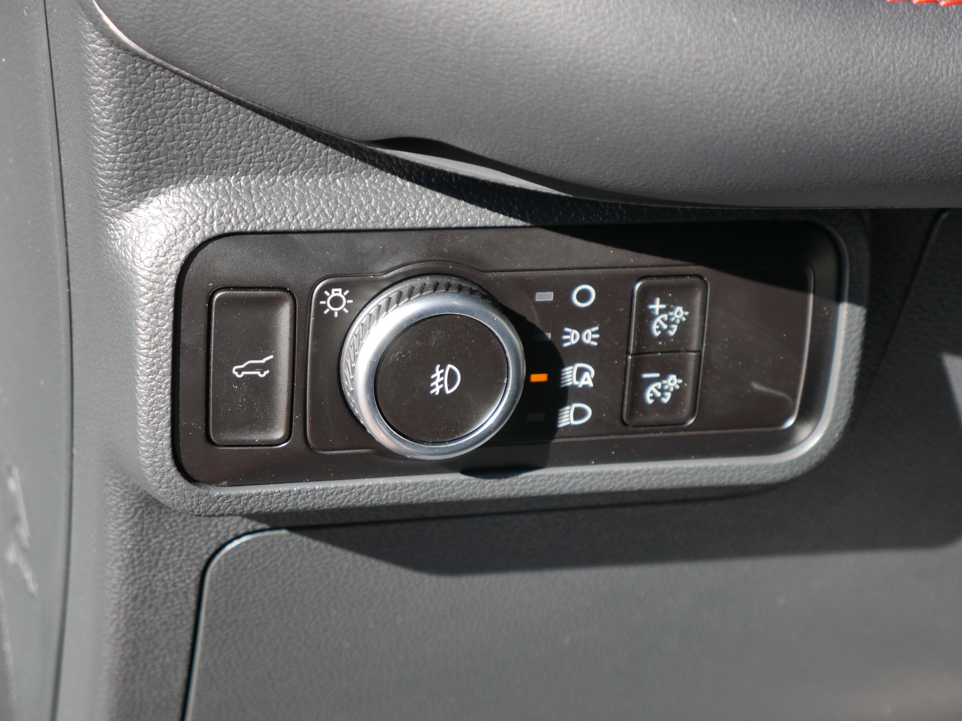 2025 Ford Explorer ST photo 2