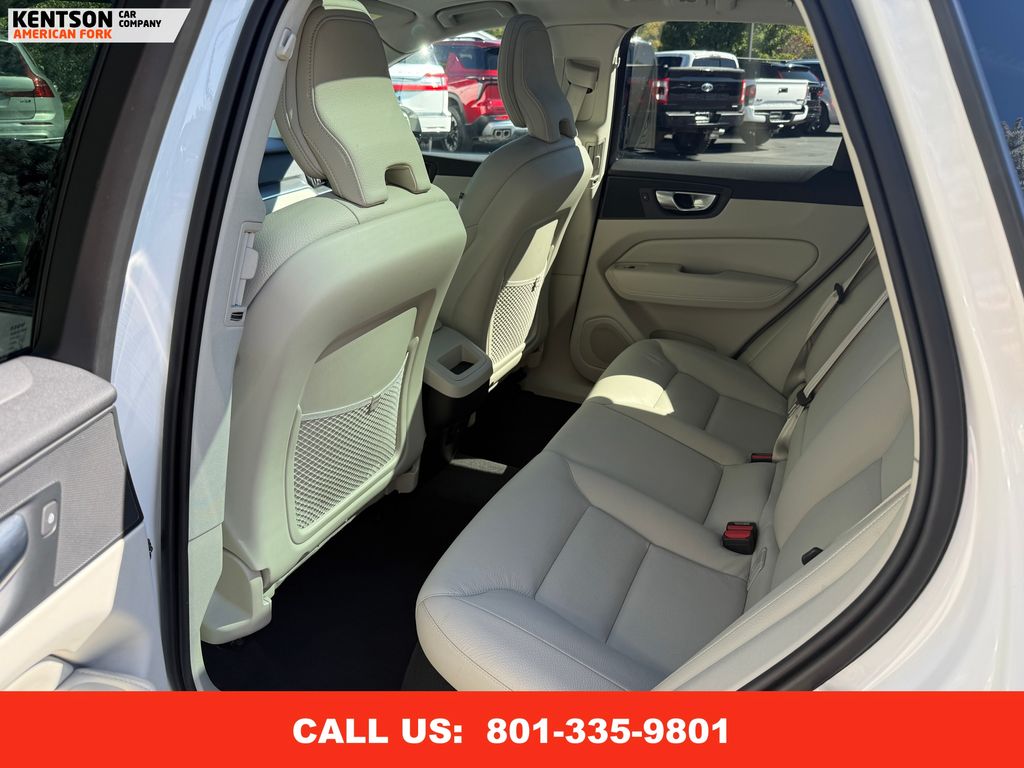 2024 Volvo XC60 Core photo 29