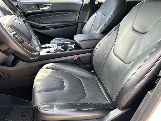 2017 Ford Edge Titanium photo 27