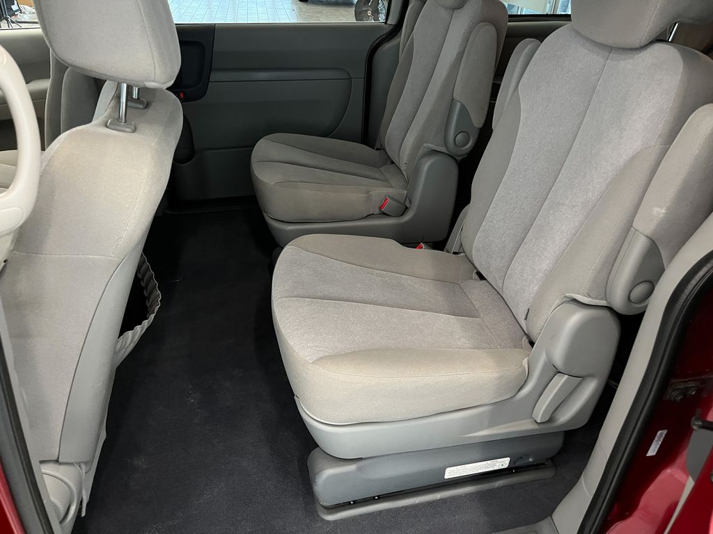 2010 Kia Sedona LX photo 24