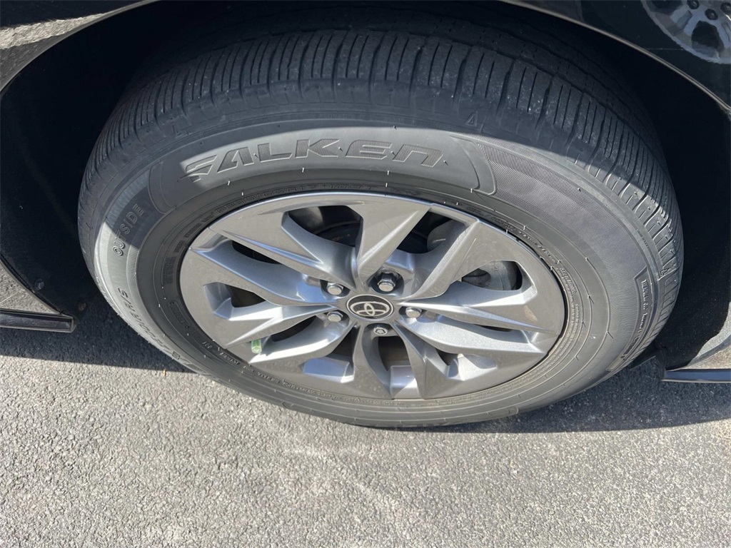 2022 Toyota Sienna LE photo 6