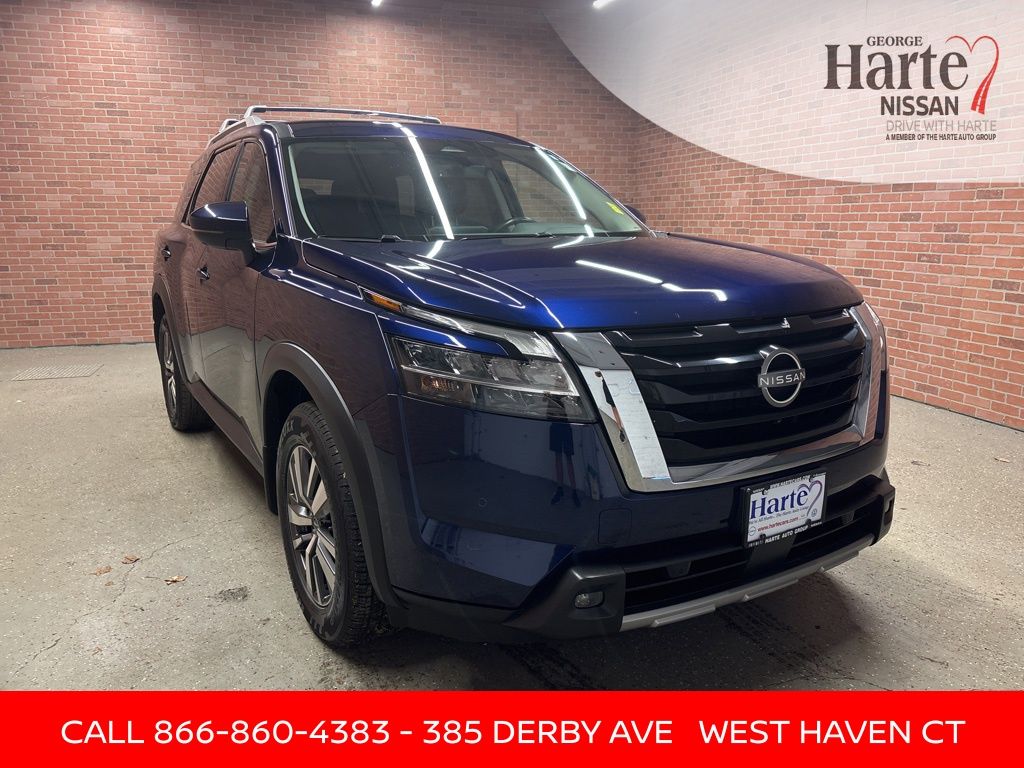 2023 Nissan Pathfinder SL's photo