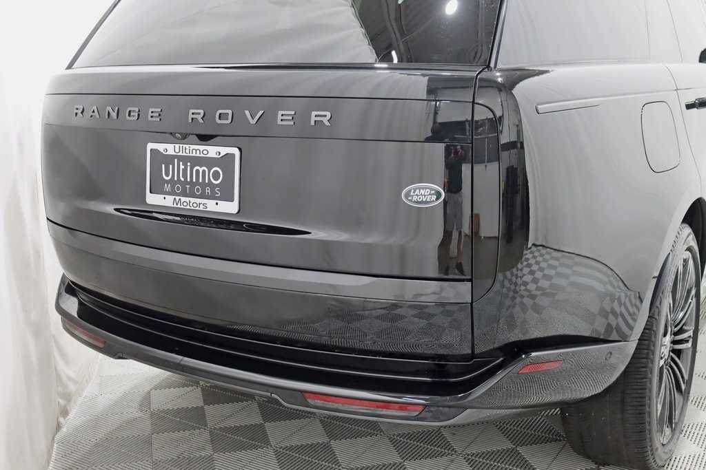 2023 Land Rover Range Rover SE photo 12