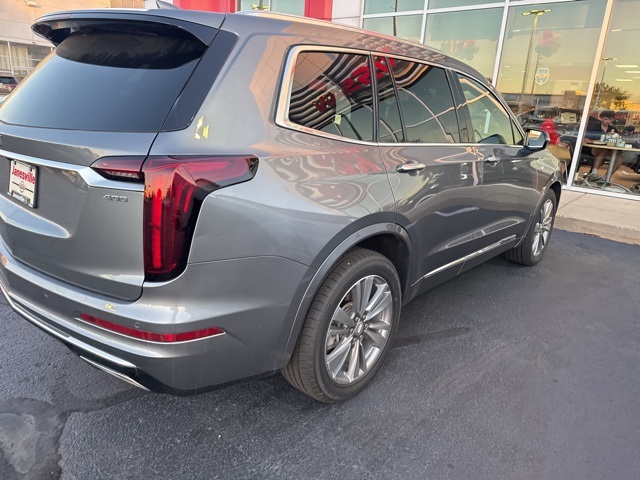 2022 Cadillac XT6 Premium Luxury photo 3