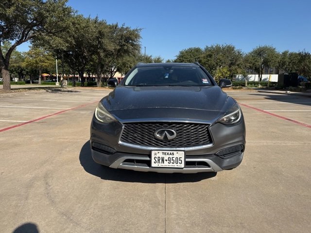 2017 Infiniti QX30 Luxury photo 2