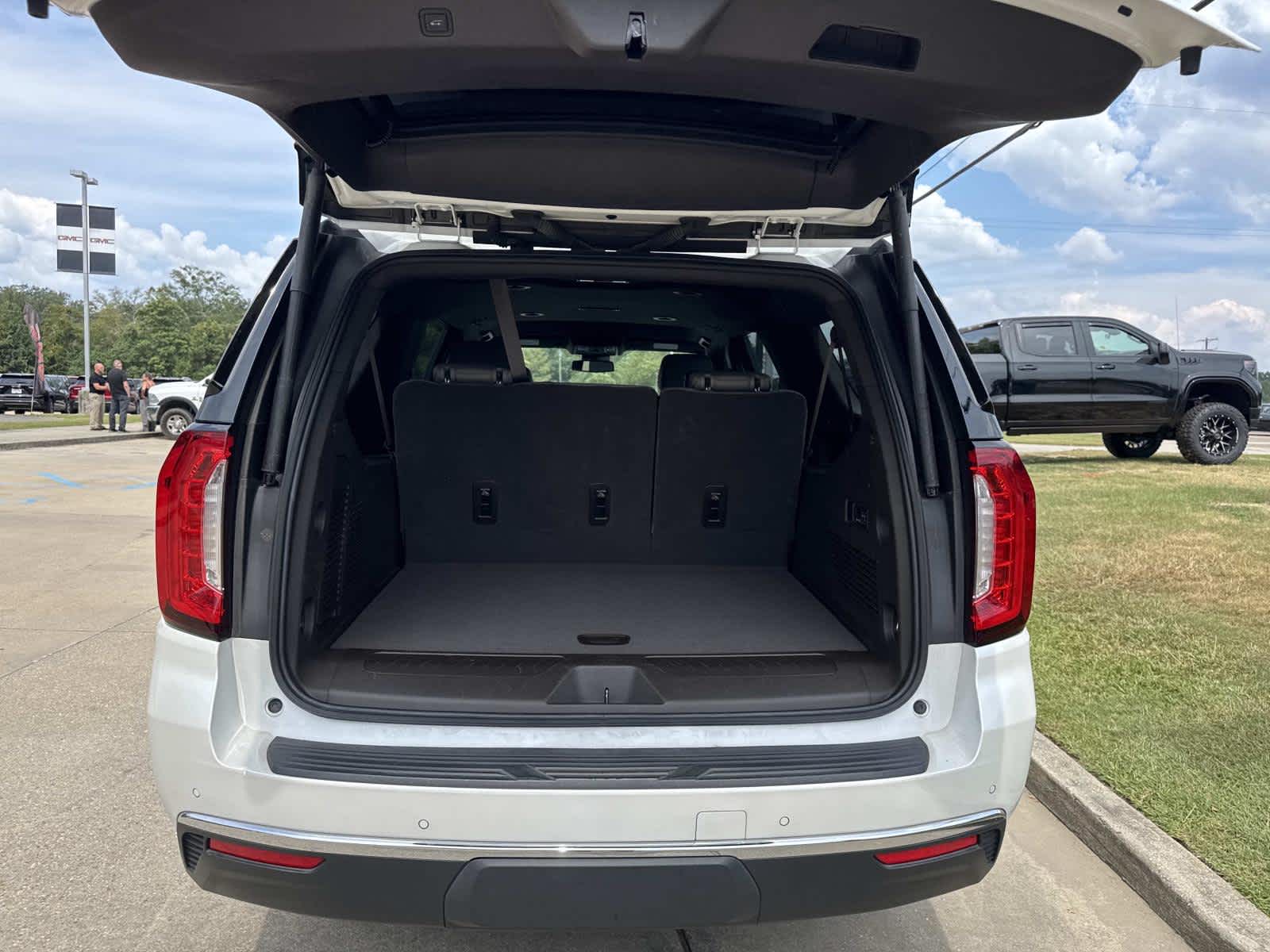 2023 Gmc Yukon XL SLT photo 7