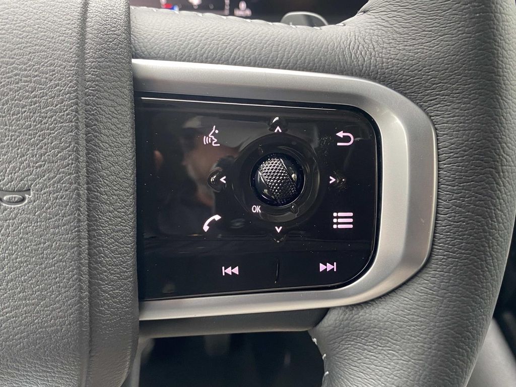 2025 Nissan Armada SV photo 17