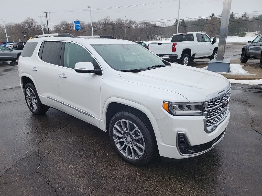 2023 GMC Acadia Denali's photo